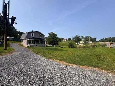 18437 Gov G C Peery Hwy, Pounding Mill, VA 24637