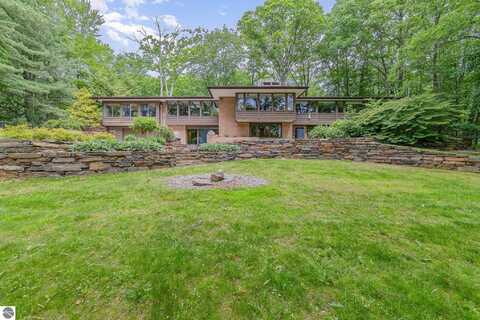 393 Hiawatha Drive, Mount Pleasant, MI 48858