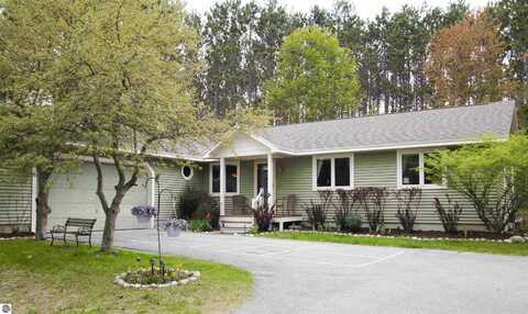 10226 Deerpath North, Traverse City, MI 49685