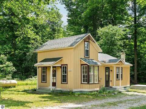 10090 E 48 Road, Cadillac, MI 49601