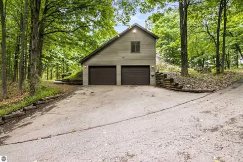 9420 E Traverse Highway, Traverse City, MI 49684