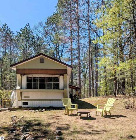 377 E Bear Lake Road, Kalkaska, MI 49646