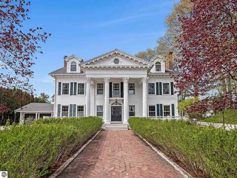 431 Michigan Avenue, Charlevoix, MI 49720