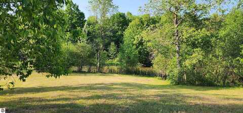 8838 N DeYoung Road, Lake City, MI 49651