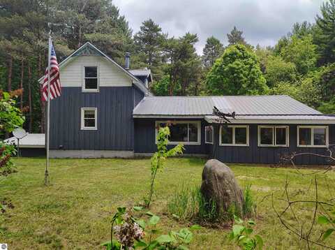 5094 SW Old Butler Road, South Boardman, MI 49680