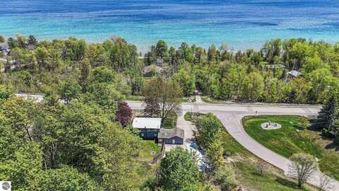 6720 S West-Bay Shore Drive, Traverse City, MI 49684
