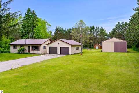 6148 S 27 Road, Cadillac, MI 49601