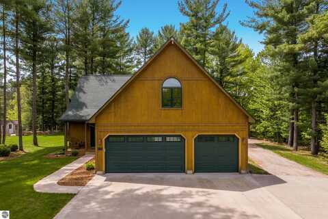 1721 Bannister Road, Traverse City, MI 49685