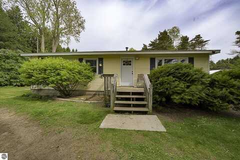 8940 W Cutcheon Road, Manton, MI 49663