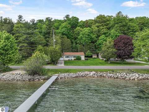 7510 Crystal Drive, Beulah, MI 49617