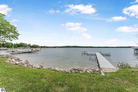 7510 Crystal Drive, Beulah, MI 49617