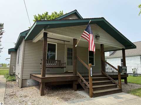 1019 2nd Avenue, Cadillac, MI 49601