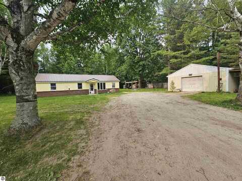 622 W Houghton Lake Road, Lake City, MI 49651
