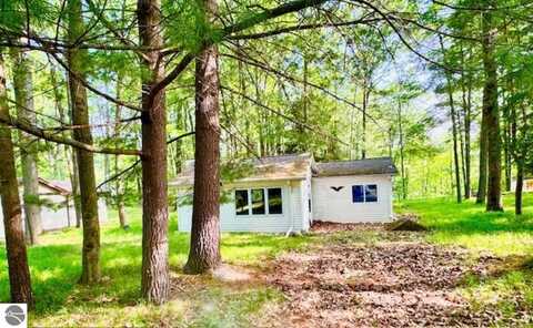 751 Bungo Lake Road, Harrison, MI 48625