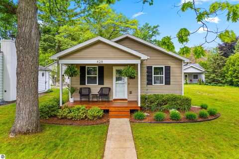428 Davis Street, Traverse City, MI 49686