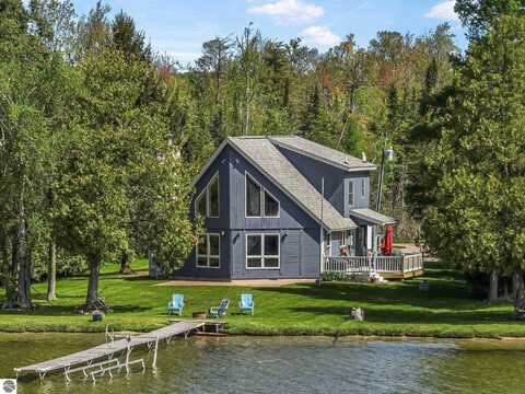 7550 E Sierra Drive, Traverse City, MI 49684
