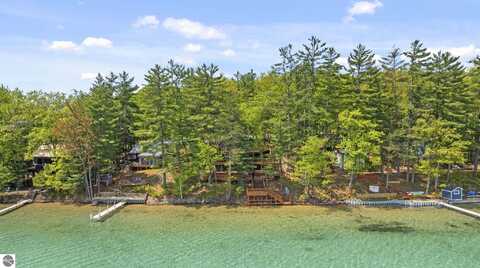 922 W Bear Lake Road, Kalkaska, MI 49646