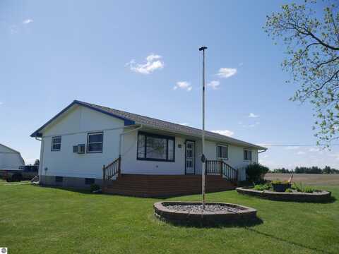 1992 N 7 Mile Road, Pinconning, MI 48650