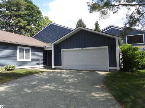 144 W North Shore Drive West, Cadillac, MI 49601