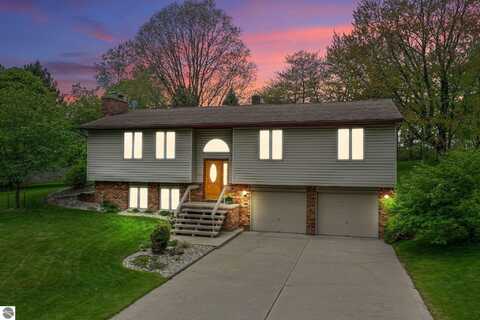 1016 Warbler Lane, Cadillac, MI 49601