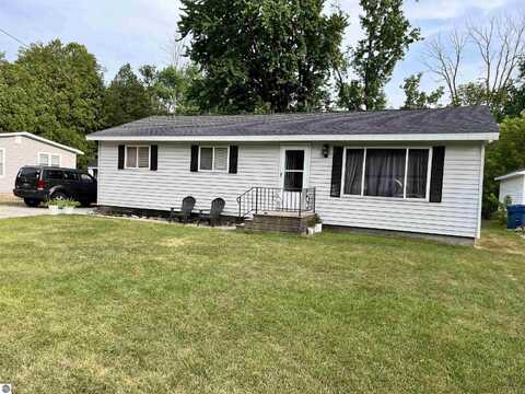 318 E North Street, Standish, MI 48658