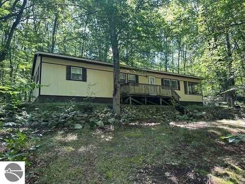106 Uphill Grade, Leroy, MI 49655