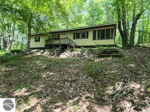 106 Uphill Grade, Leroy, MI 49655