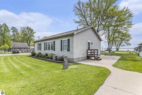 10913 E Houghton Lake Drive, Houghton Lake, MI 48629