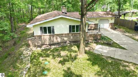 1207 Queens Way, Isabella, MI 48893