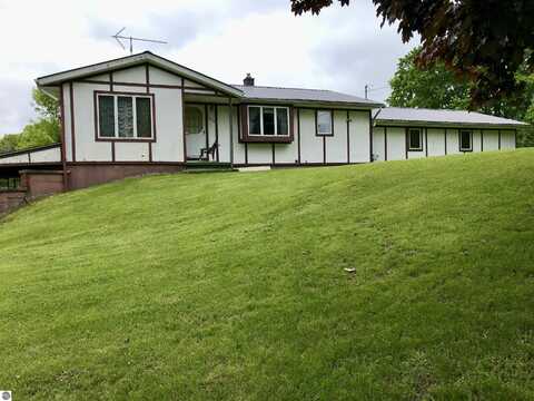 3848 E Stanton Road, Stanton, MI 48888