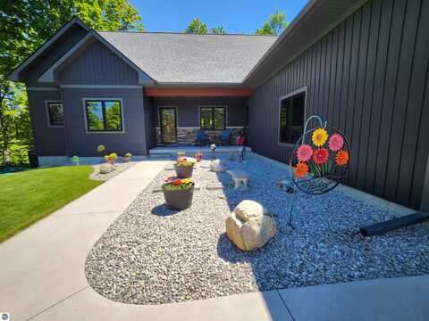 6238 E Gallivan Road, Cedar, MI 49621