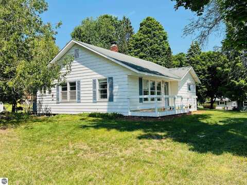 801 N Bridge Street, Bellaire, MI 49615
