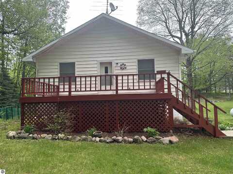 142 Forest Trail, Leroy, MI 49655