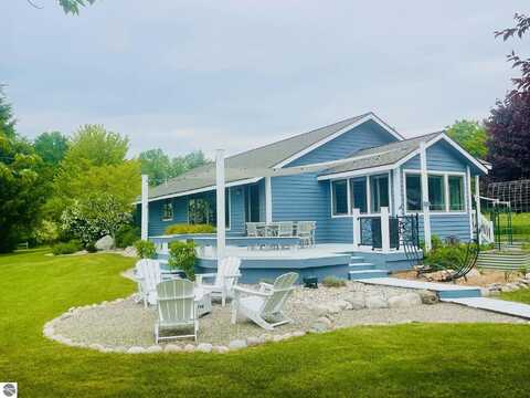 10550 Highview Lane, Central Lake, MI 49622