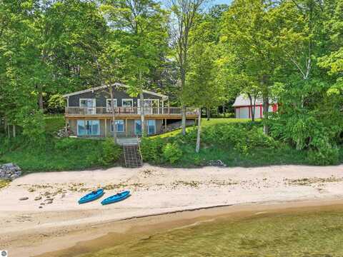 17390 Smokey Hollow Road, Traverse City, MI 49686