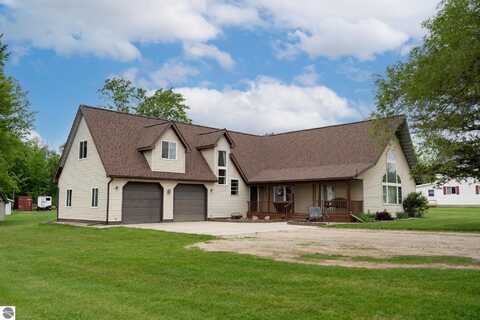 9755 E Deerfield Road, Shepherd, MI 48883