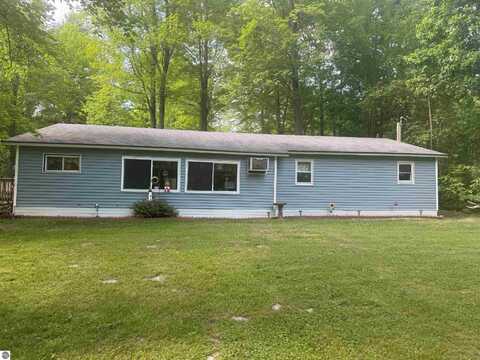 2100 W Jennings Road, Lake City, MI 49651