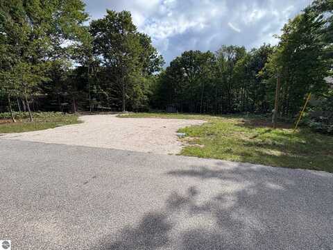 8349 Lee Crest Boulevard, Onekama, MI 49675