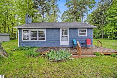 3131 Herron Road, Frankfort, MI 49635