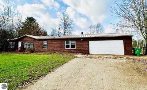 105 Tippi Trail, Buckley, MI 49649