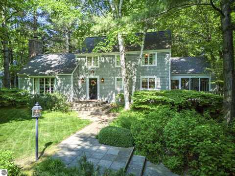 4079 E Oxford Drive, Leland, MI 49654