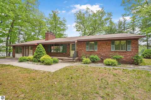 9017 Clam Lake Road, Bellaire, MI 49615