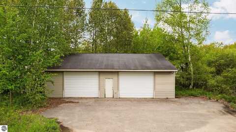 140 Elm Boulevard, Cadillac, MI 49601