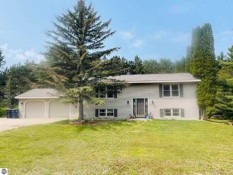 7655 Sandy Lane, Bellaire, MI 49615
