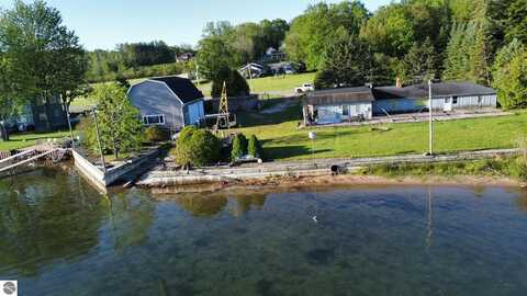 4472 Crescent Beach Road, Onekama, MI 49675