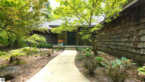 3725 Riverbank Trail, Mount Pleasant, MI 48858