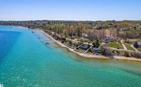 9428 Center Road, Traverse City, MI 49686