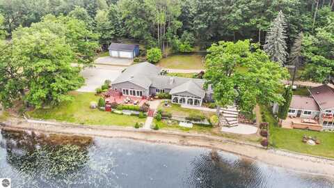 781 S Bass Lake Road, Vestaburg, MI 48891