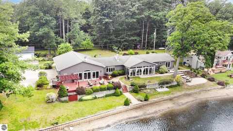 781 S Bass Lake Road, Vestaburg, MI 48891