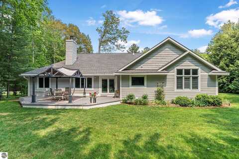 9111 Settlers Cove, Traverse City, MI 49684